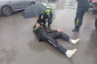 KOMİSERDEN ÖRNEK DAVRANIŞ: YARALI KURYEYİ BIRAKMADI...