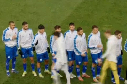 BOSNA HERSEK FUTBOLCULARI İSRAİLLİ OYUNCULARIN ELİNİ SIKMADI