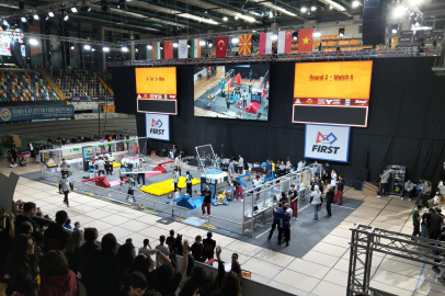 EGE’NİN GENÇ YETENEKLERİ ROBOTLARINI YARIŞTIRDI