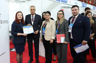 BURSA'DA İŞÇİ İLE İŞVERENİ BULUŞTURAN ZİRVE BAŞLADI