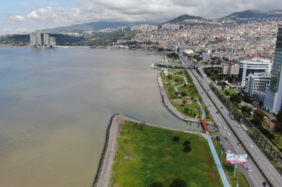 İZMİR KÖRFEZİ'NDE YAĞIŞ SONRASI RENK DEĞİŞİMİ