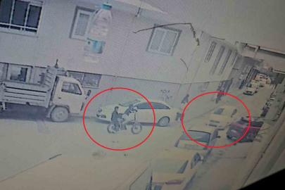 BURSA'DA BİSİKLETLİ ÇOCUKLAR OTOMOBİLLE ÇARPIŞTI