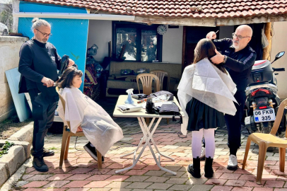 KÖY KÖY GEZEN KUAFÖR ÇOCUKLARIN SAÇINI ÜCRETSİZ KESİYOR