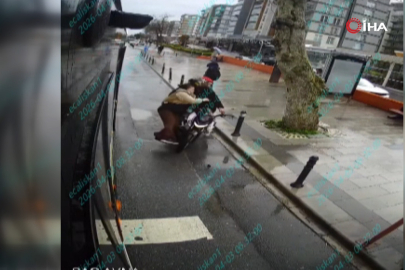 OTOBÜSTEN İNEN YOLCUYA MOTOSİKLET ÇARPTI
