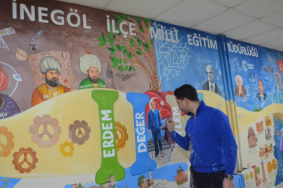TÜRKİYE YÜZYILI MAARİF MODELİNİ DUVARLARA RESMETTİ