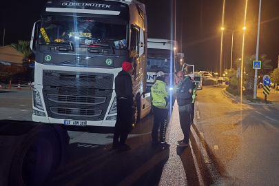 ÇEŞME’DE TIR SÜRÜCÜLERİNE GECE DENETİMİ: KURAL İHLALİNE CEZA