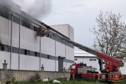 BURSA’DA FABRİKA YANGINI KORKU DOLU ANLAR YAŞATTI