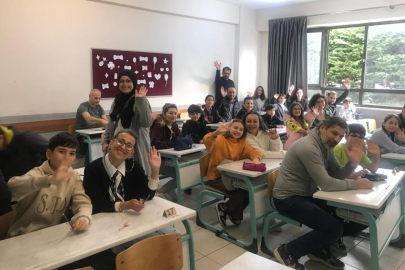 BURSA'DA BU OKULDA VELİLER ÇOCUKLARIYLA SINAVA GİRDİ