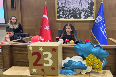 BURSA’DA 23 NİSAN COŞKUSU: ÇOCUKLAR KOLTUKLARI DEVRALDI