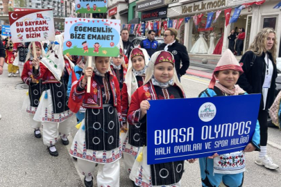 BURSA’DA 23 NİSAN COŞKUSU SOKAKLARA TAŞTI