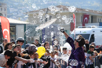 OSMANGAZİ MEYDANI ÇOCUKLARLA ŞENLENDİ