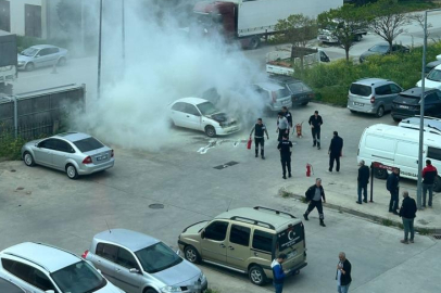 BURSA'DA HASTANE OTOPARKINDAKİ ARAÇ ALEV ALDI