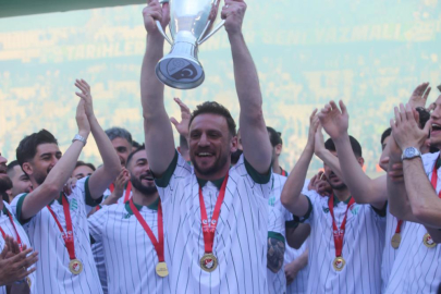 BURSASPOR ŞAMPİYONLUĞU COŞKUYLA KUTLADI