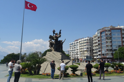 ANITIN TEPESİNDE YAKARIM KENDİMİ DEDİ: KİMSEYİ YAKLAŞTIRMADI