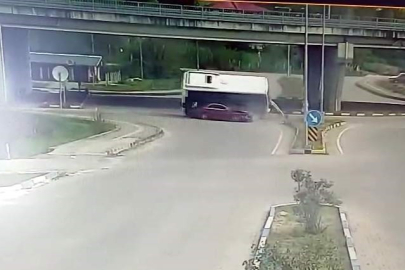 BARTIN’DA 44 KİŞİNİN YARALANDIĞI OTOBÜS KAZASI KAMERADA