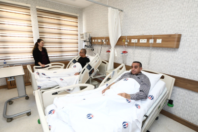 HASTA DOKTORUNA BÖBREĞİNİ VERDİ