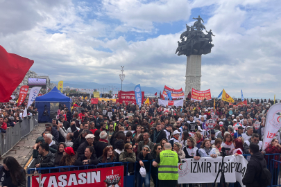 İZMİR’DE 1 MAYIS COŞKUSU GÜNDOĞDU MEYDANI’NI DOLDURDU