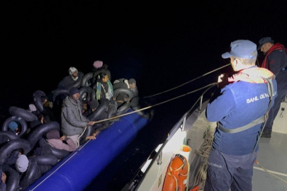 İZMİR AÇIKLARINDA 35 DÜZENSİZ GÖÇMEN YAKALANDI