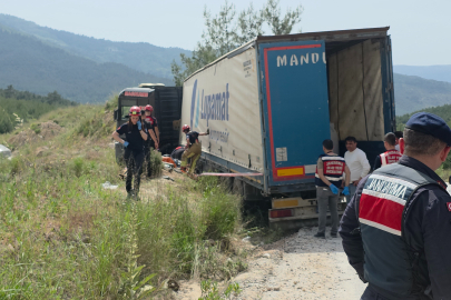 İZMİR’DE DEVRİLEN TIRIN ALTINDA KALAN SÜRÜCÜ ÖLDÜ