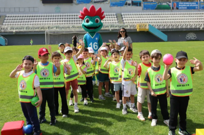 BURSA NİLÜFER’DE SPOR ŞENLİKLERİNDE MİNİKLER YARIŞTI