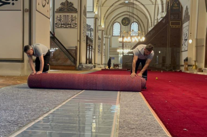 BURSA ULU CAMİ'DE HALI YENİLEME ÇALIŞMASI BAŞLADI