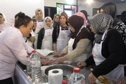 TÜRK KIZILAY İLE KADINLAR BURSA'DA MUTFAKTA BULUŞTU