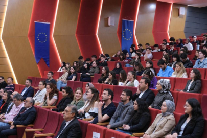 AVRUPA FIRSATLARI ÜNİVERSİTELİ GENÇLERLE BULUŞTU