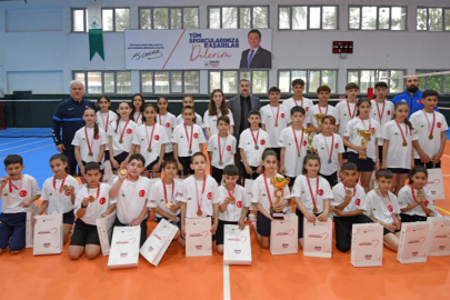 OSMANGAZİ'NİN ALTIN RAKETLERİ TÜRKİYE ŞAMPİYONU OLDU