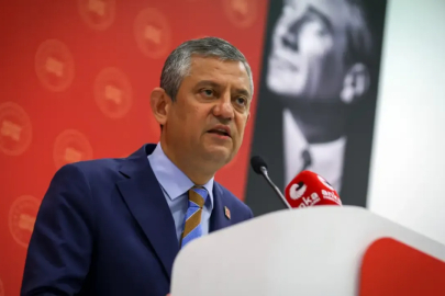 ÖZGÜR ÖZEL YENİDEN CHP GRUP BAŞKANI SEÇİLDİ