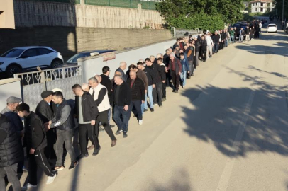 BURSA'DA 1 KİLOMETRELİK BAYRAMLAŞMA KUYRUĞU