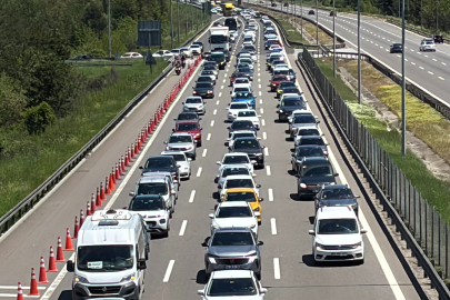 BAYRAMIN SON GÜNÜ BOLU GEÇİŞİNDE TRAFİK DURMA NOKTASINA GELDİ