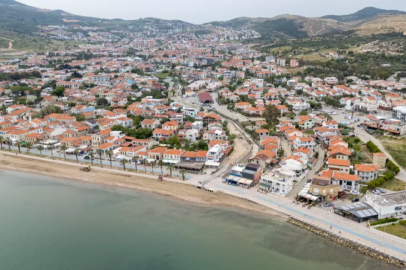 İZSU YENİ FOÇA'DA TARİHİ KÖPRÜYÜ KORUYARAK DEREYİ GÜÇLENDİRİYOR