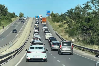 TATİLCİLER DÖNÜŞE GEÇTİ: BURSA YOLUNDA UZUN KUYRUKLAR OLUŞTU