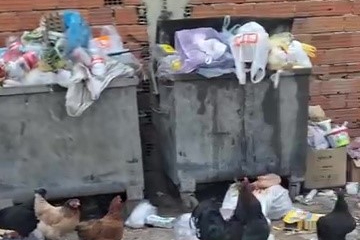 BURSA’DA 2 HAFTALIK ÇÖPLER MAHALLELİYİ İSYAN ETTİRDİ