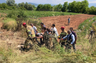 BURSA'DA TERS DÖNEN TRAKTÖRÜN ALTINDAN BÖYLE ÇIKARILDI