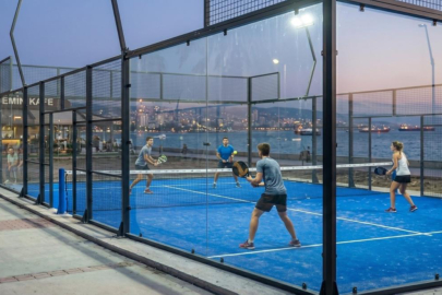 İZMİR BOSTANLI SAHİLİ'NE PADEL KORTLARI GELİYOR