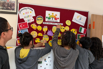 EĞİTİMDE SINIRLAR KALKTI, BURSA'DAN DÜNYAYA MUTLULUK KÖPRÜSÜ
