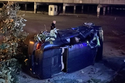 BURSA'DA OTOMOBİL TAKLA ATTI: 4 KİŞİ YARALANDI