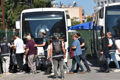 İZMİR'DE ESKİ DEKAN VE BAŞHEKİM TUTUKLANDI