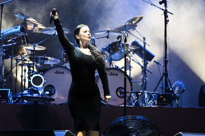 ŞEBNEM FERAH'TAN 6 YIL SONRA İZMİR'DE İLK KONSER