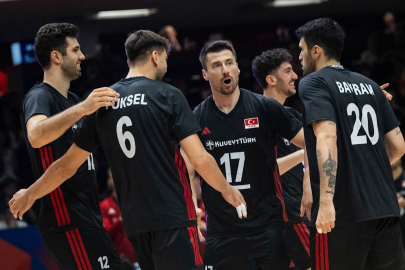 A MİLLİ ERKEK VOLEYBOL TAKIMI KANADA ENGELİNİ 5 SETTE AŞTI