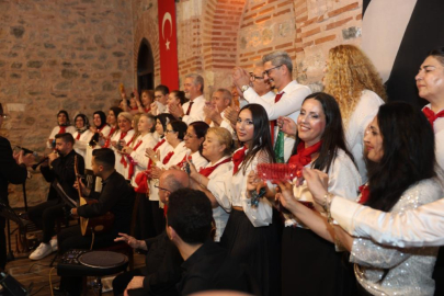 OSMANGAZİ BELEDİYESİ TÜRK HALK MÜZİĞİ KOROSU AYAKTA ALKIŞLANDI