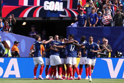 DÜNYA KUPASI’NDA FRANSA SENEGAL’İ 3 GOLLE GEÇTİ