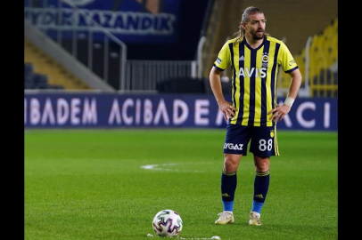 CANER ERKİN FUTBOLU BIRAKTIĞINI AÇIKLADI