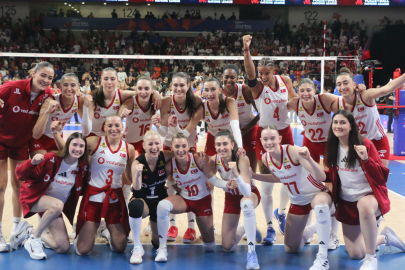 A MİLLİ KADIN VOLEYBOL TAKIMI ÇİN ENGELİNİ 5 SETTE AŞTI