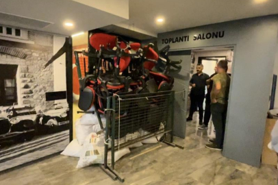 CHP BURSA'DA 'BUTLAN'A KARŞI SANDALYELİ BARİKAT