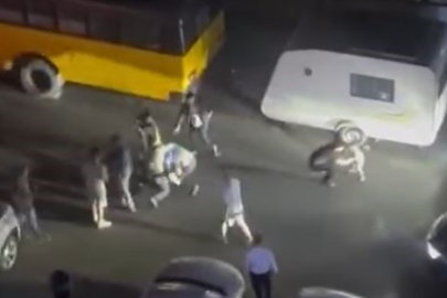 İSTANBUL'DA ÇOCUĞUNUN GÖZÜ ÖNÜNDE DÖVÜLDÜ, BIÇAKLANDI