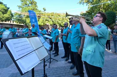 BURSA BÜYÜKŞEHİR BANDOSU KONSERLERİNE YOĞUN İLGİ