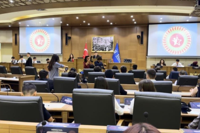 BURSA'DA LİSELİLERİN PARLAMENTER MECLİS SİMÜLASYONU