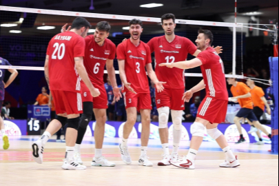 A MİLLİ ERKEK VELEYBOL TAKIMI ARJANTİN'İ 3-2 YENDİ